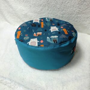 Podsedák - puf - vzor zvieratká na zelenej