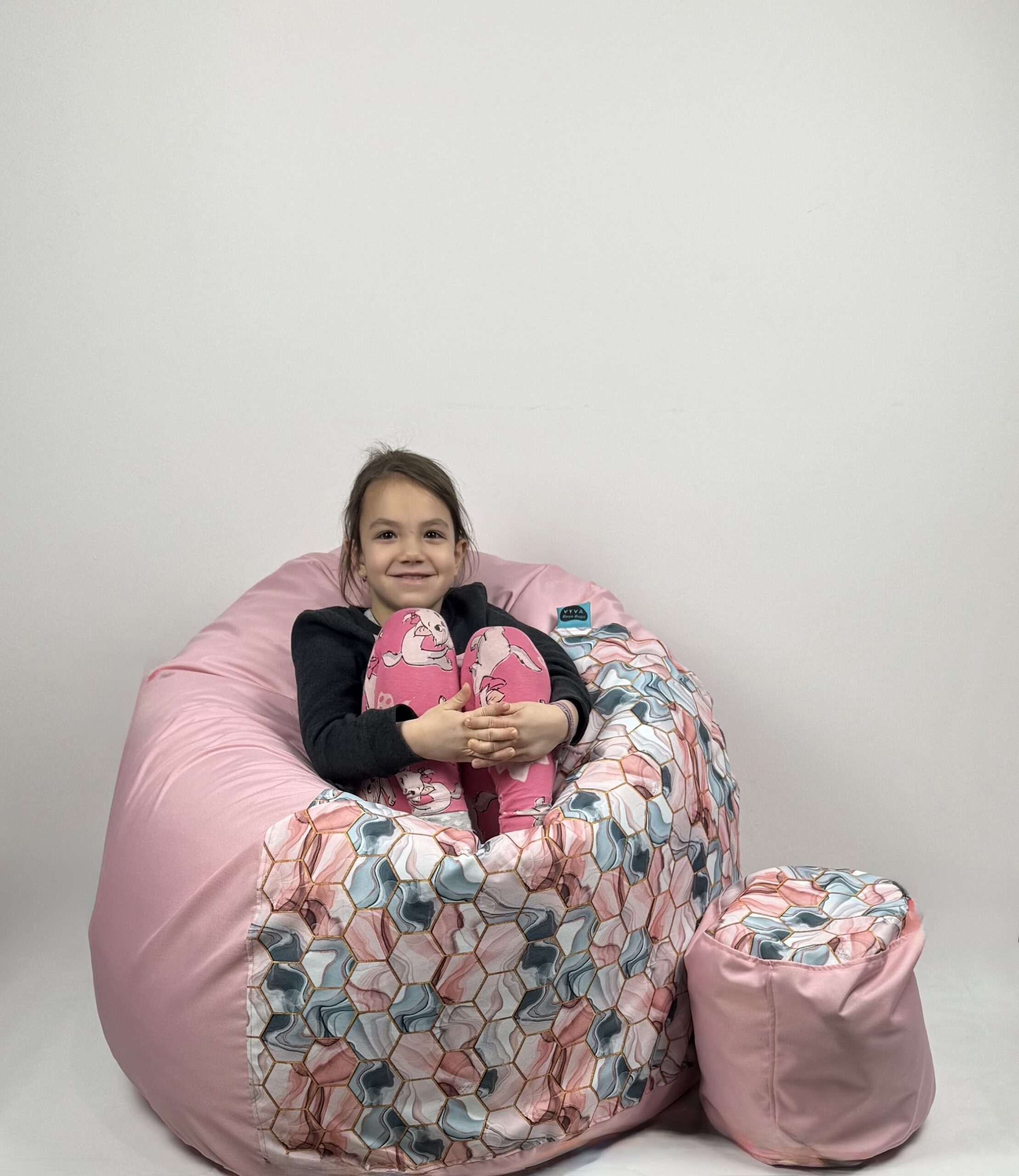 VYVA TRIO šesťuholníky na ružovej + podnožka - snímateľný poťah – Obrázok 4