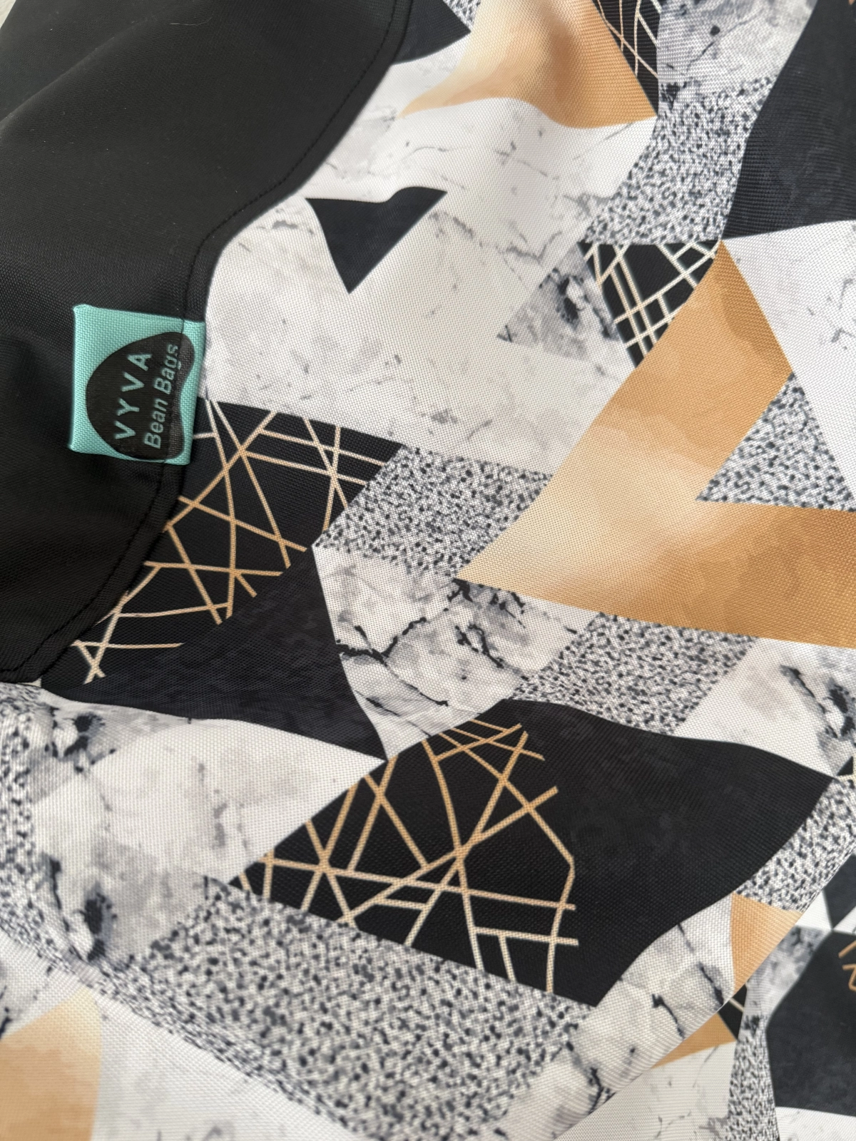Detail materiálu sedacieho vaku VYVA TRIO Geometric